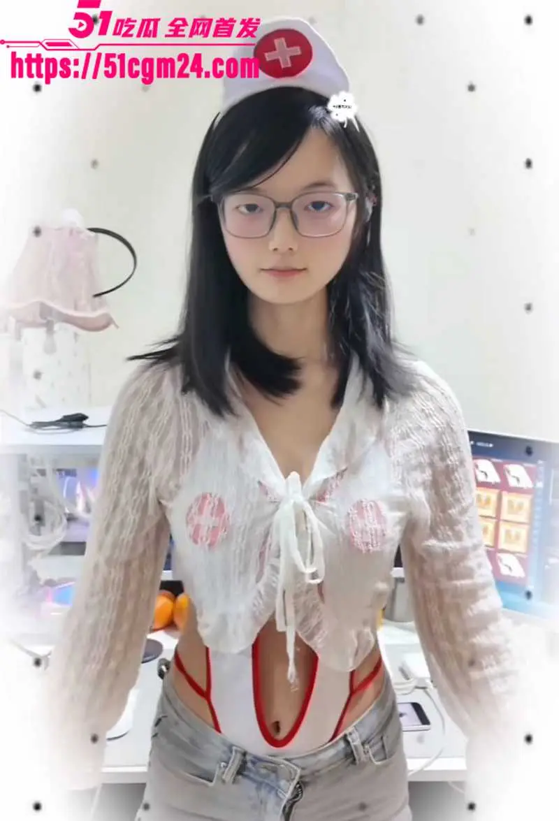 萝莉网黄少女 罗老师 改当纯美网红 裸舞性爱合集经典重温 看她口交撅腚被花式爆操! 图3