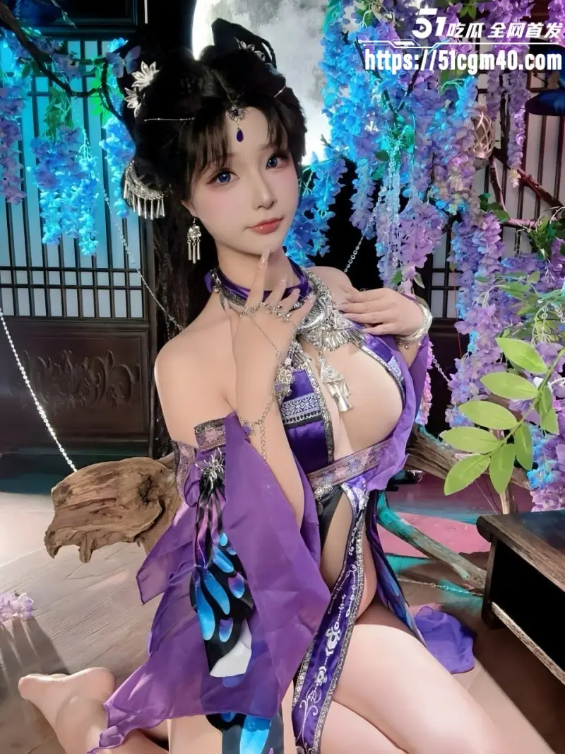 二次元福利姬 玉汇 苗蛊柔情 萝莉娇躯性感扭动 古风制服大尺度展示 图1