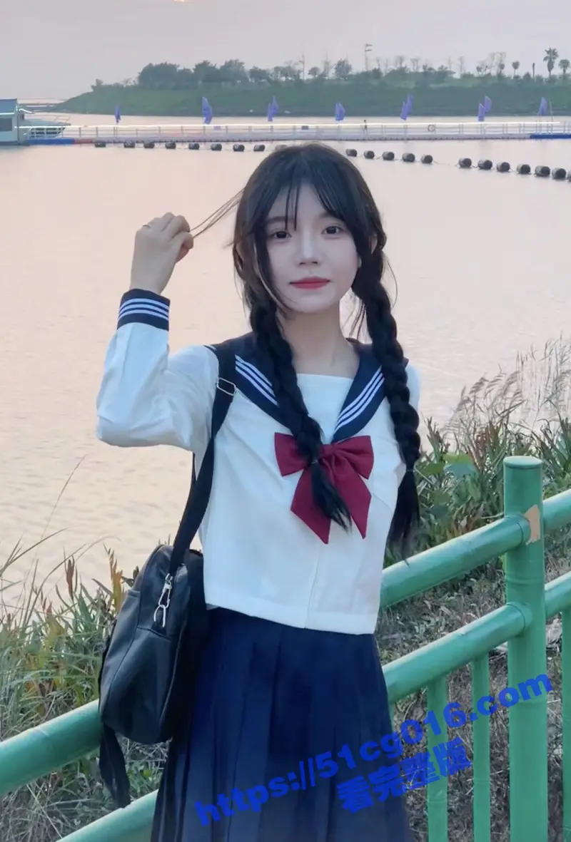 江苏昆山清纯恋父癖厂妹 给经理大叔舔脚啪啪 超嫩无毛白虎美鲍一线天 无套抽插看着都紧! 图3