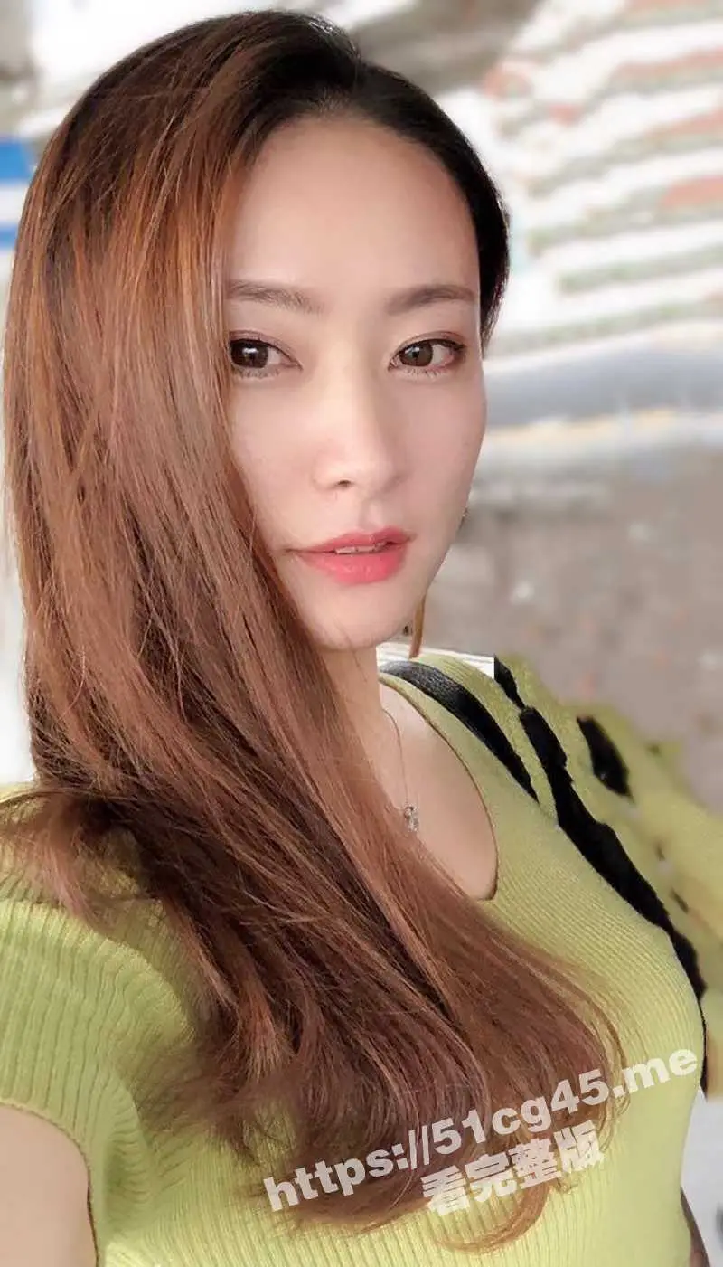 湖南长沙 性感漂亮的化妆品销售员 沈嘉怡 被调教成母狗后狠心抛弃 啪啪视频遭曝光! 图1