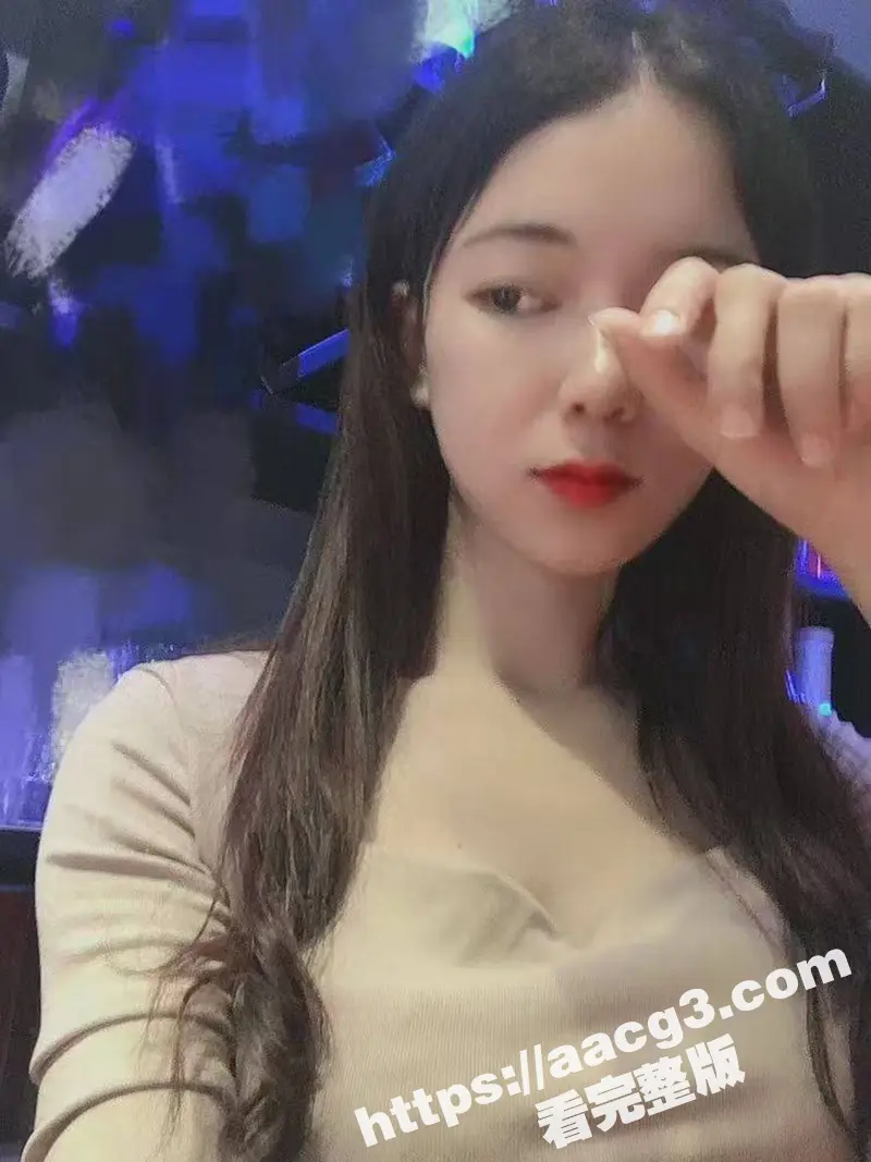 高颜值巨乳大学生 身材一流皮肤白嫩 雪白坚挺的巨乳 这胸型是真的赞 粉粉嫩嫩真想上去吃一口 图3