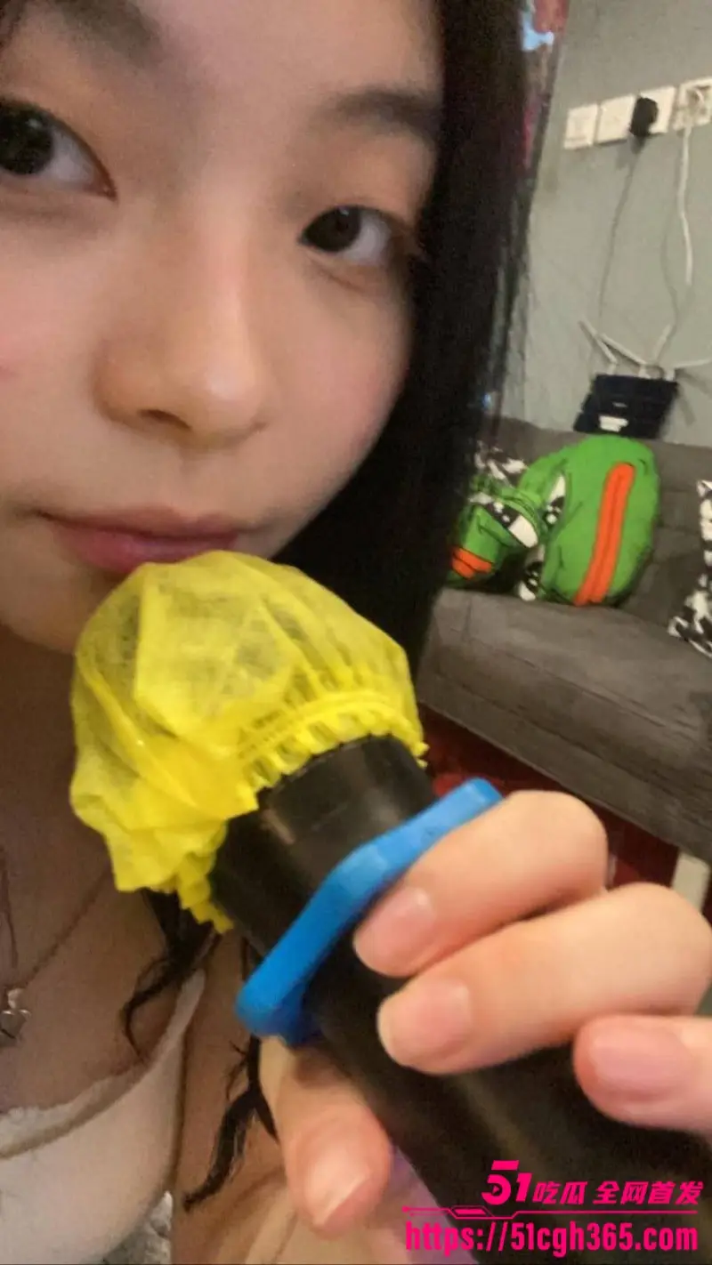 广东佛山E奶少女性爱视频流出 丰满乳峰被肆意揉捏 跳蛋震颤骚穴 菊花肛塞手铐紧缚 无套后入刺激十足！ 图3