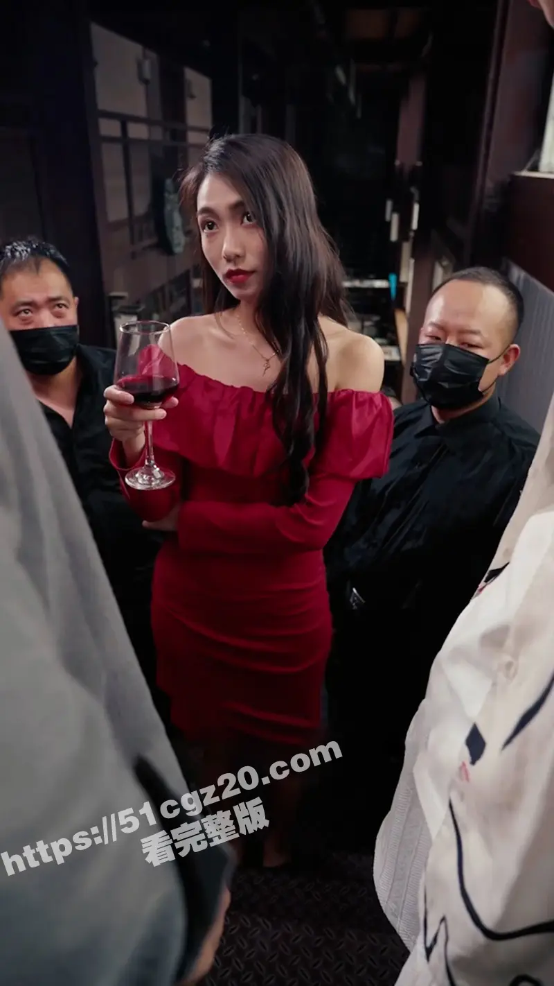每日短剧《狱隐神医》神医为爱入狱 出狱归来未婚妻竟跪舔首富! 图5