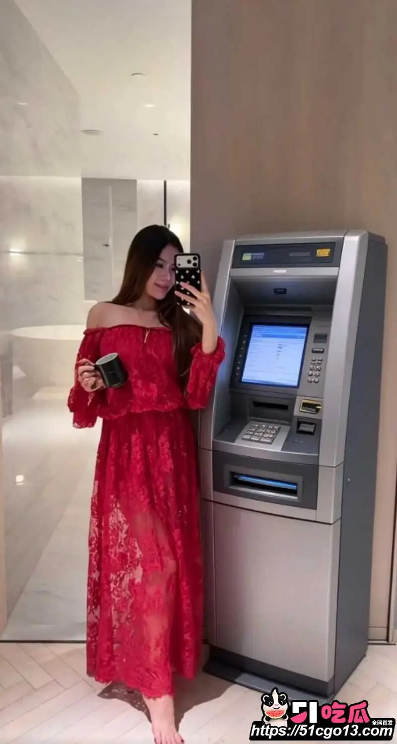 抖音滕王阁情侣大瓜 肥腻富哥晒美艳娇妻 网友开盒认人 难道这就是赛级接盘侠? 图8