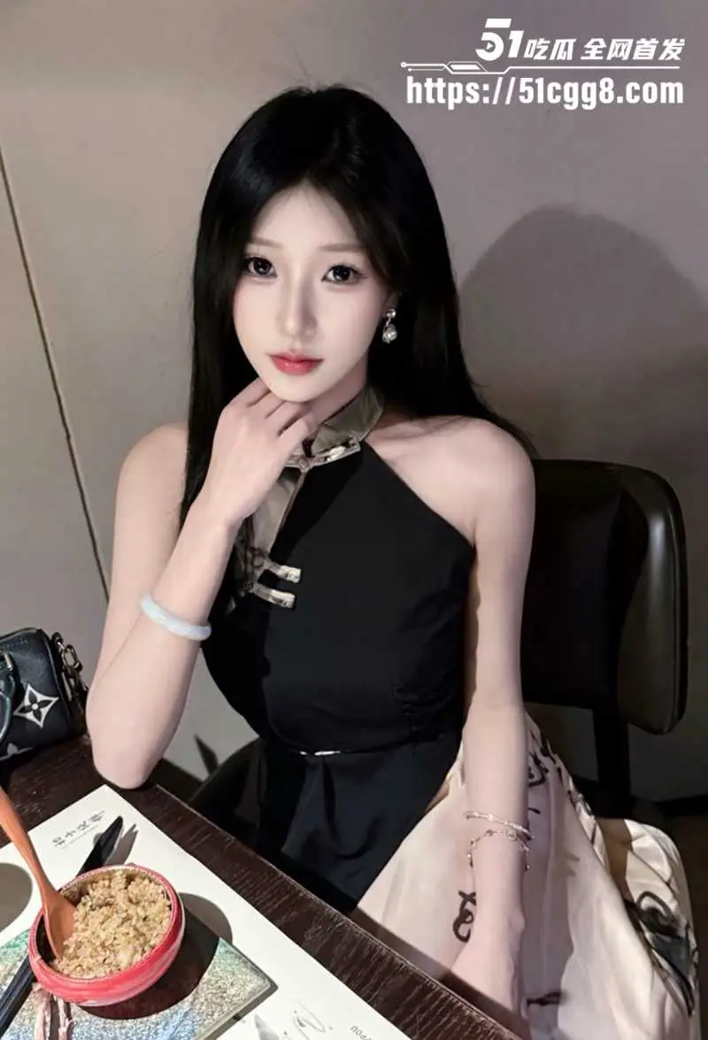 福建美女网红 鱼C 竟是职业约炮玩家 高蹶雪白蜜桃臀 无毛小穴一张一合 紧裹肉棒榨精 香艳画面全网共赏! 图4