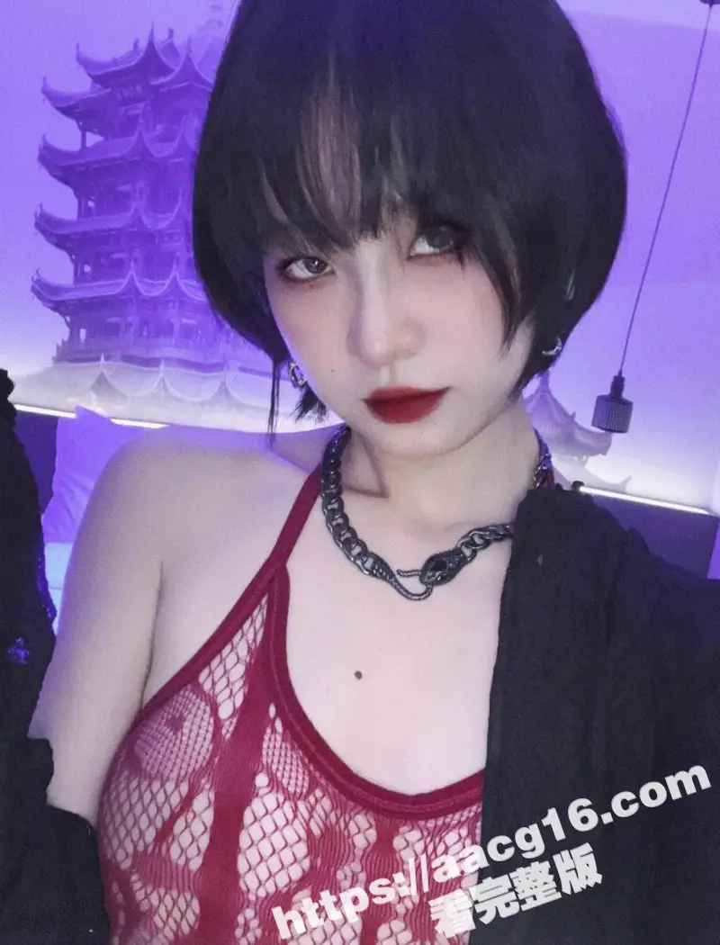 中南财大校花 郑芸芸 私密视频流出 性感短发超高颜值小母狗 诱人渔网袜女上位疯狂骑乘 图2