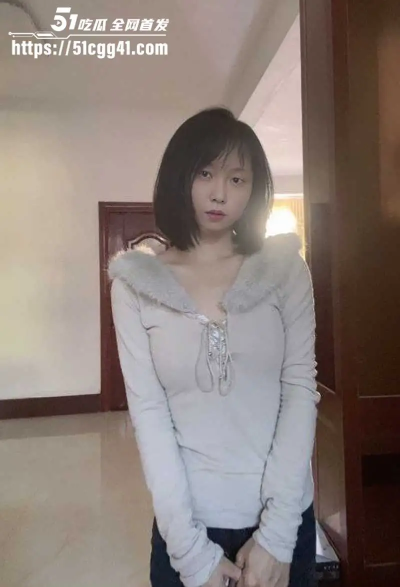 日本美少女裸贷淫片流出 毛茸蜜穴吞没酒瓶 圆珠笔见缝插针狂捅肉洞 岛国妹子堪称人人女优啊！ 图3