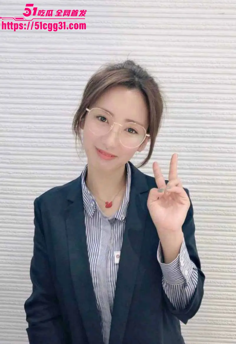 陕西淫妻 张艳艳 老公常年出差 深闺骚妇寂寞难耐 与情人偷情肉棒猛操巨乳狂晃 浓精射满小腹! 图1