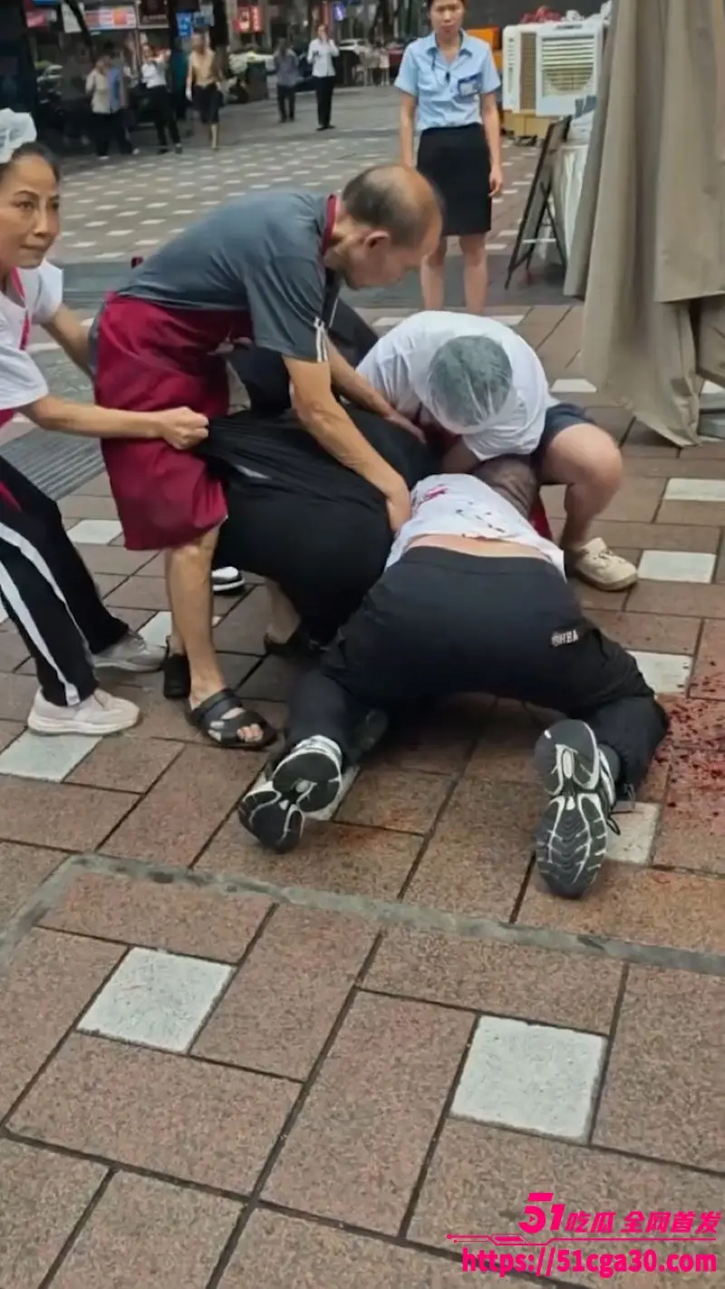 重庆南坪面馆老板 抢客引发血腥斗殴持刀互砍 场面混乱血迹四溅 现场完整版视频流出! 图5