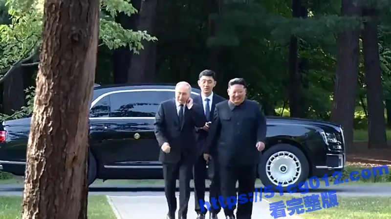 开车不系安全带扣分 普京亲自开车 副驾驶80后全都不系 保镖紧张坏了 图3
