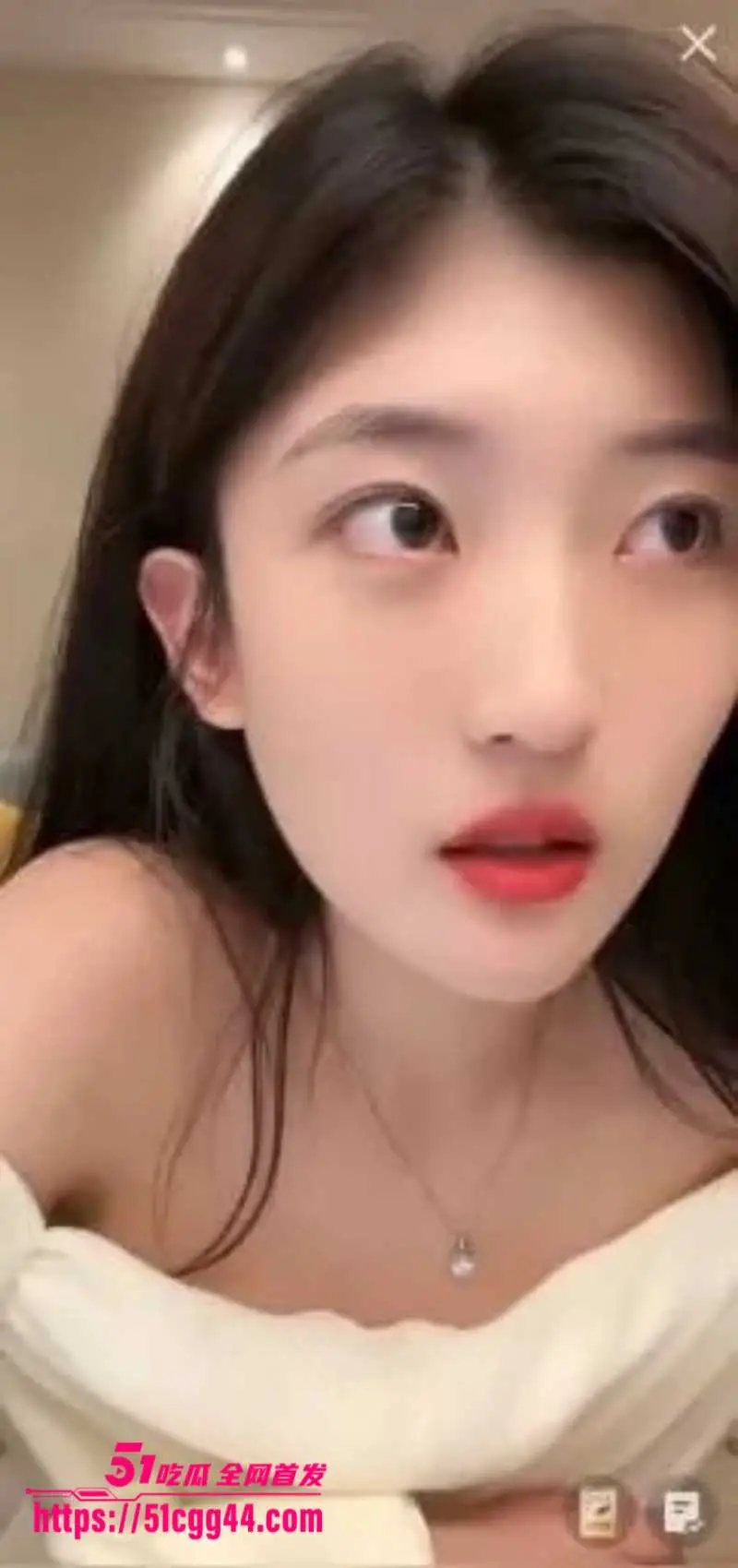 抖音擦边美女主播 媛猴 超大尺度漏三点视频被网友流出 没想到女神私底下那么风骚 图1
