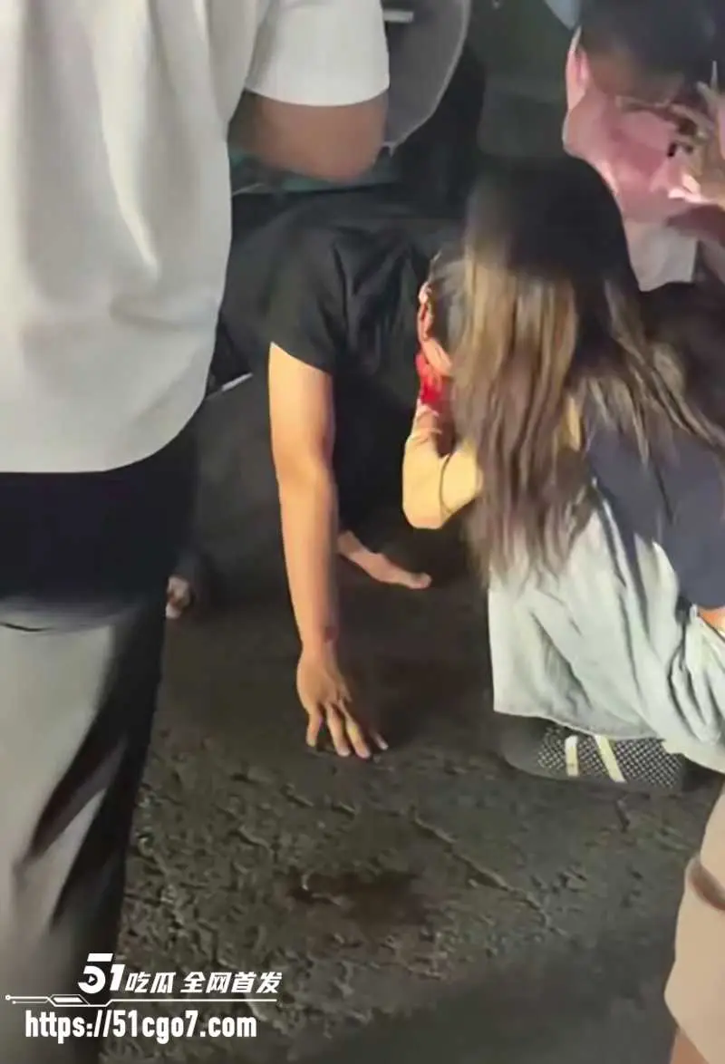 枣庄夜市爆出命案 情侣购买幼犬遇壮汉截胡 男友争论竟被当街打死 口鼻窜血惨不忍睹 图5