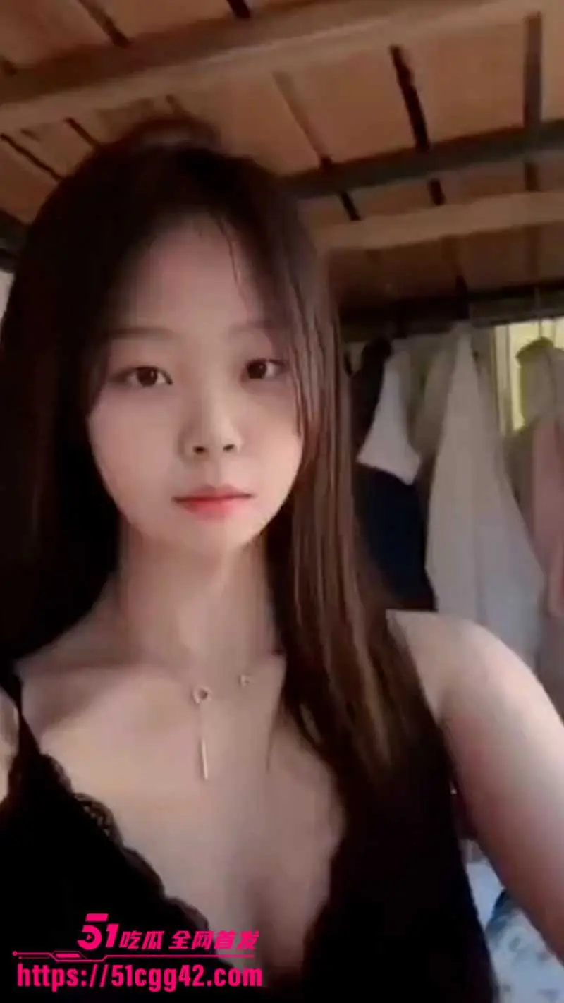 湖南反差学生妹 张彤 拜金婊无力还裸贷 下海黄播疯狂圈钱 萝卜型阳具猛震骚穴看点十足！ 图4