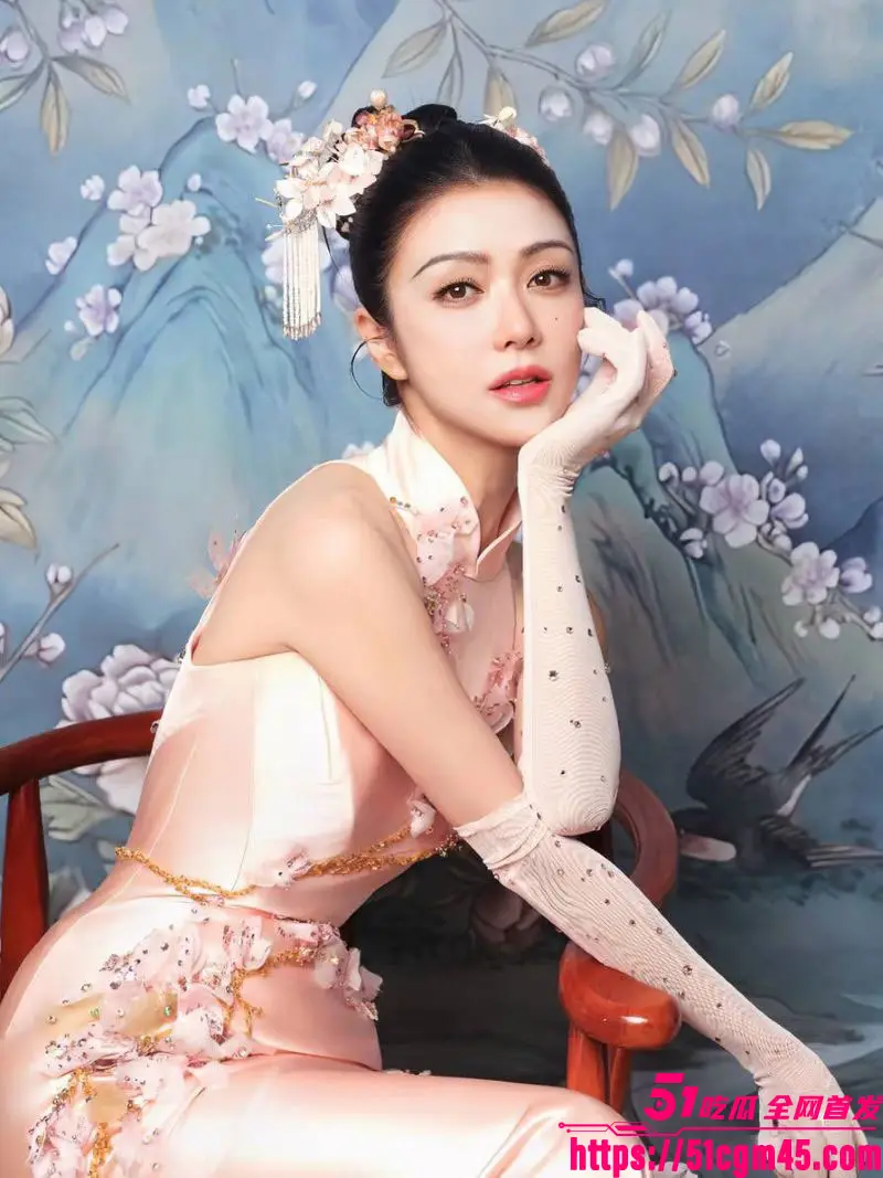 视频里的眼神太骚了 薛凯琪《热烈欢迎》不老神颜在线 媚骨媚态反差拉满 图4