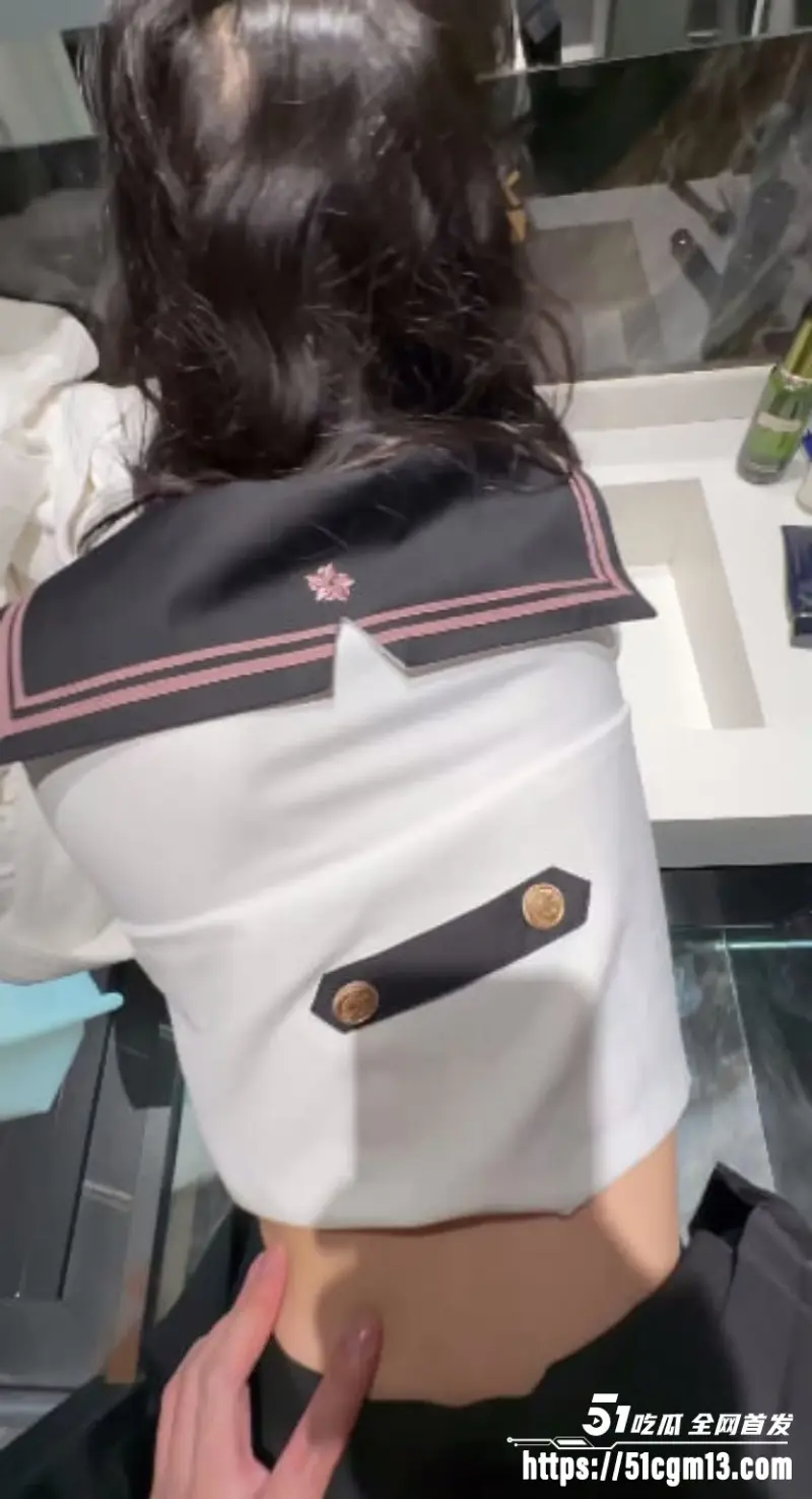 四川极品美女 汪玉 性爱视频曝光 身穿JK制服手持阳具自慰发骚 美乳粉穴遭男友各种姿势抽插反差爆棚 图6