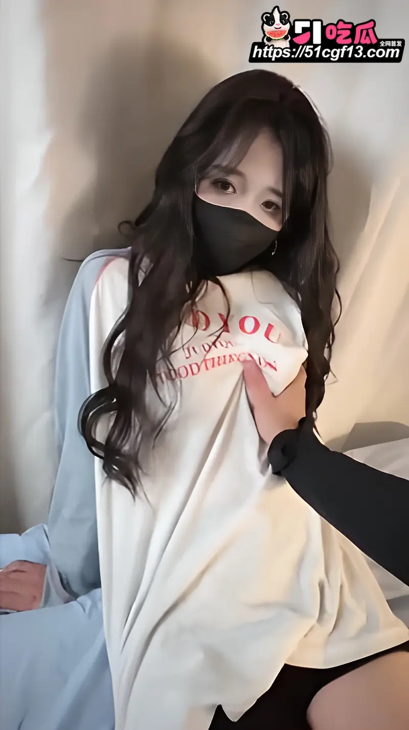 网黄女神 桥本香菜 最新作品 性感美足按揉大屌 桌上无套操穴中出精液直流 图3