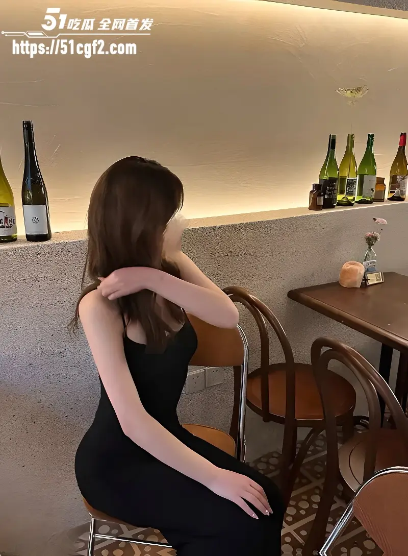 海角乱伦大神烟色晚空 和妹妹在酒店放飞自我 性瘾妹妹做爱太疯狂操慢都不行 图2