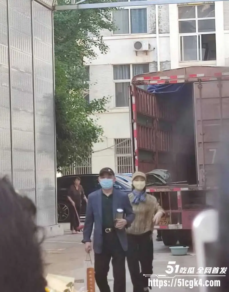 京剧第一美人 李胜素 被粉丝群曝光搞破鞋 与搭档于魁智暗生情愫 做爱视频火爆流出 相关话题现被全网封禁！ 图13