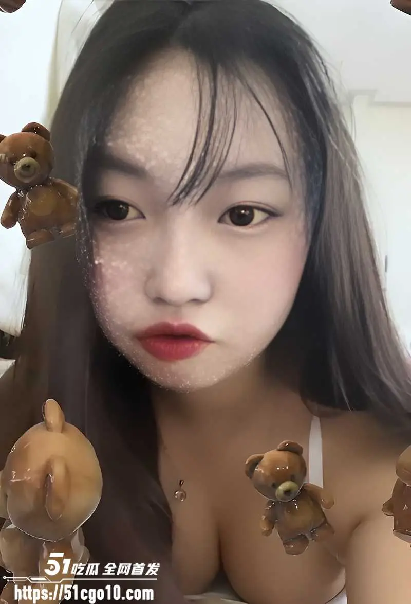 台湾中大学妹 黄凯柔 露脸淫拍 两把牙刷捅插菊穴 戴肛塞玩跳蛋被爆操 图2