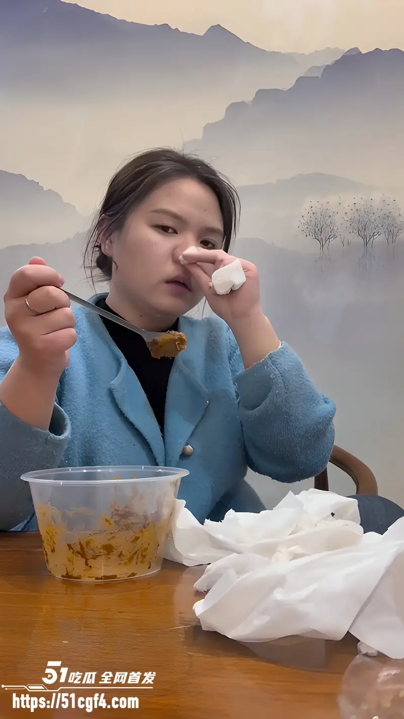 集美点男模没钱付账 竟当场吃屎抵账 重口吃播变态到极致太刺激！ 图3