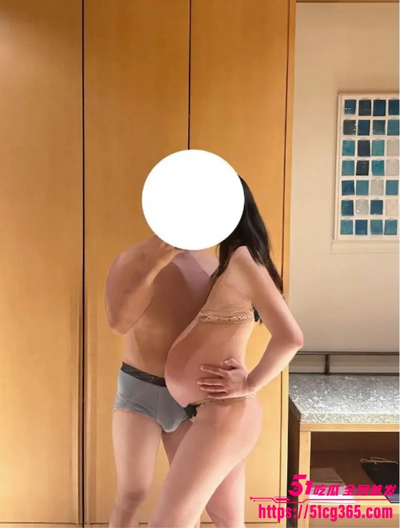 九头身巨乳翘臀孕妇 挺着大肚子被后入猛猛打桩 精液灌满骚穴视频流出！ 图8