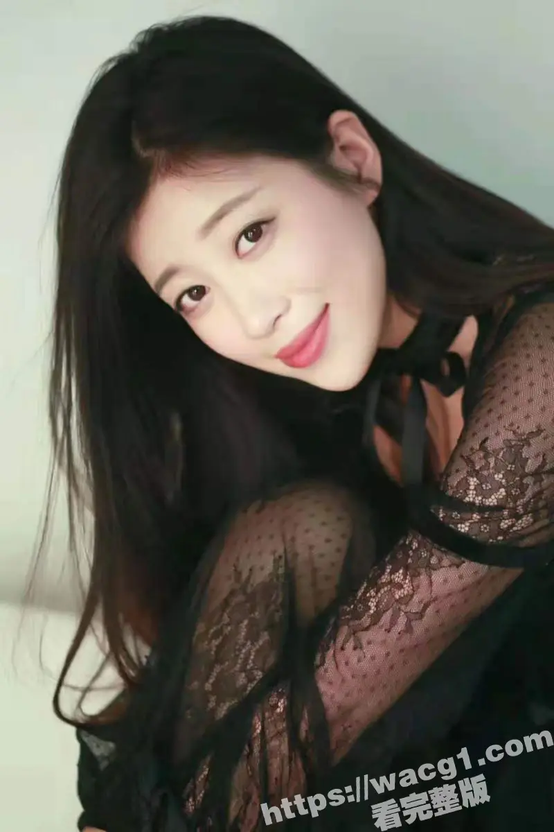演员张译丹不雅视频流出 得罪导演被穿小鞋 无奈只好晚上到导演房间 化身母狗跪舔导演肉棒赔罪！ 图2