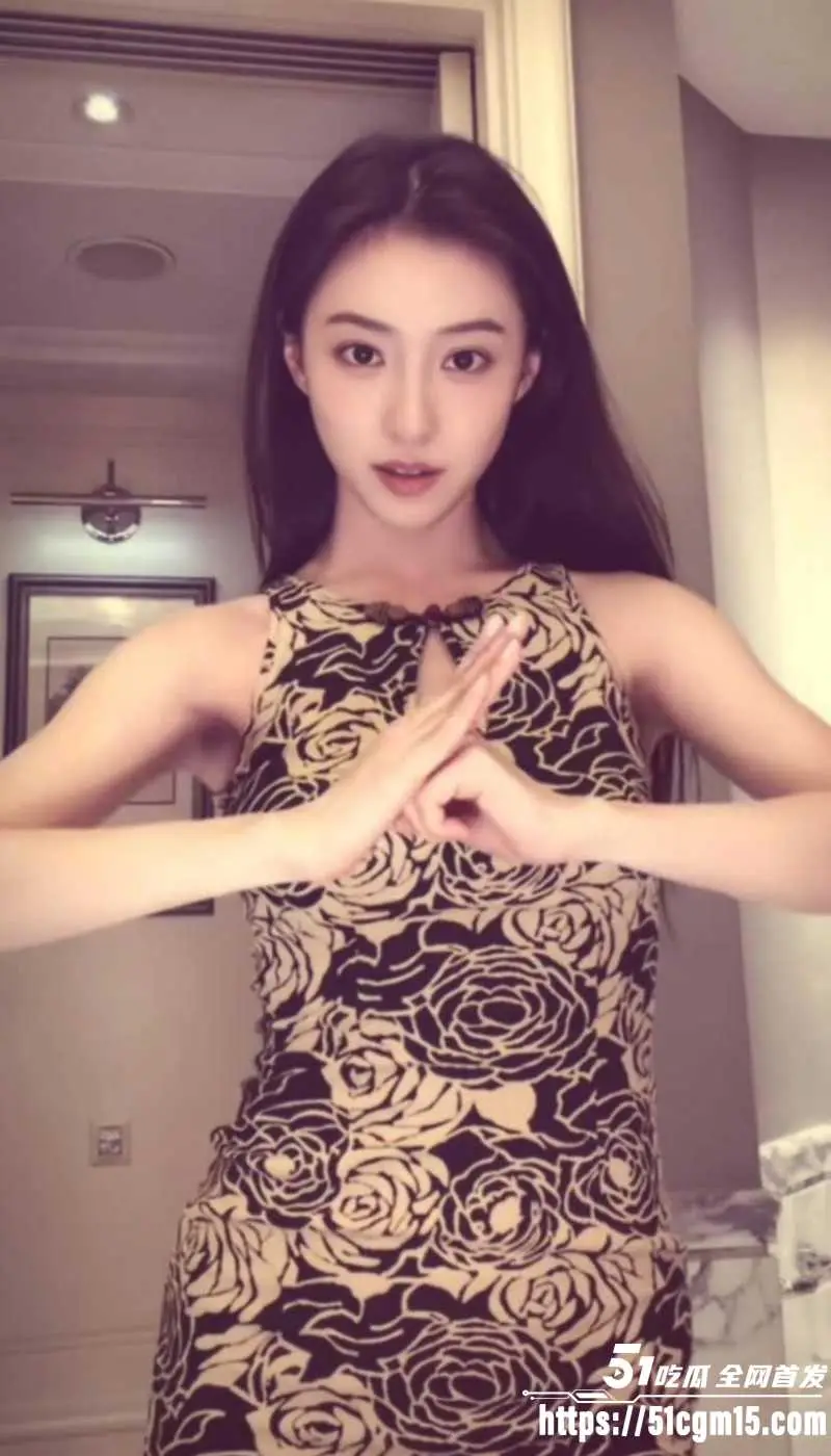 内娱当红女演员 胡连馨 继于适裸聊事件后 再度被曝15万天价陪睡费 多段不雅视频疯传全网! 图3