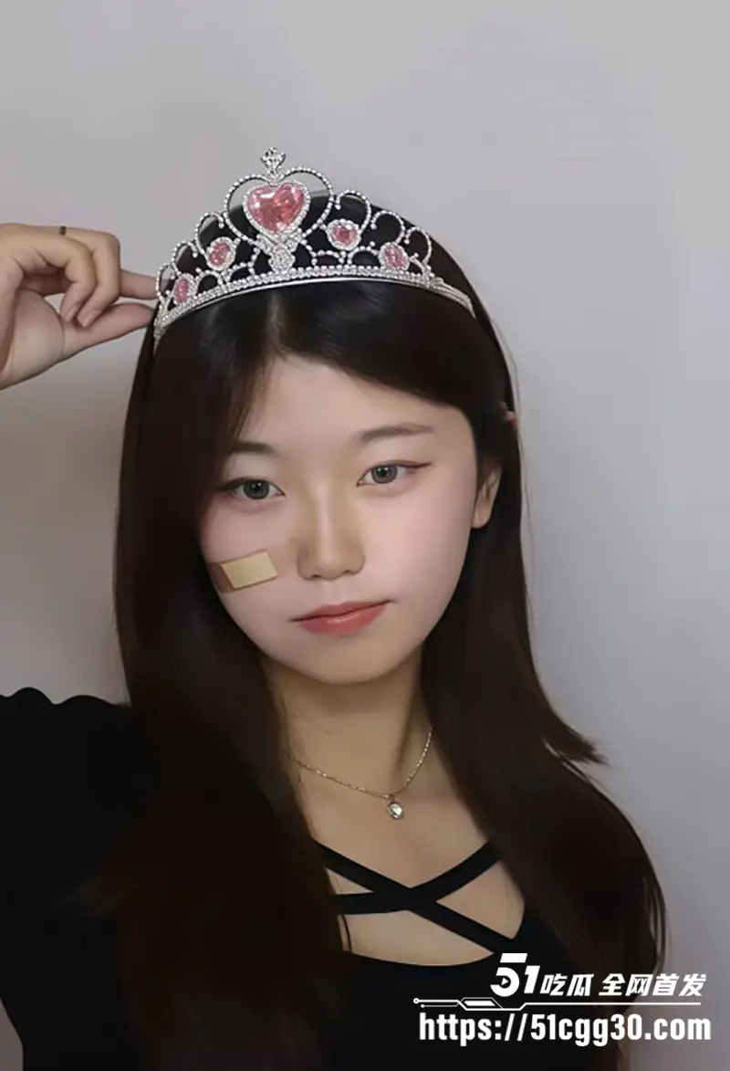 韩国爆奶少女 情侣私拍泄密 肥臀尤物抠穴自慰露脸口交 被后入干的双眼迷离 掰逼特写更是淫爆! 图1