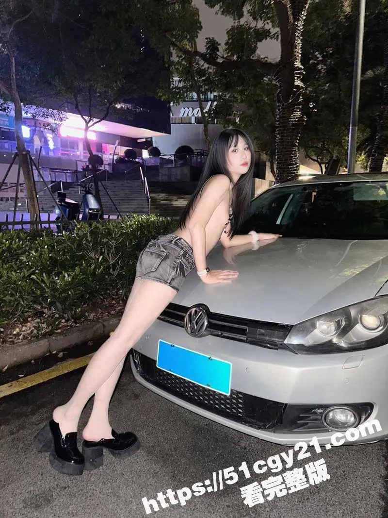 广州琶洲萤火虫漫展落地窗前做爱后续！超长版做爱视频以及主角自拍视角独家曝光！ 图4