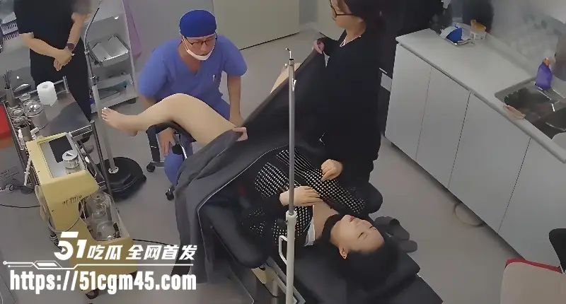 韩国妇产科检查监控流出 丰满少妇美腿大开检查蜜穴 场面火辣尽显偷窥淫欲 图5