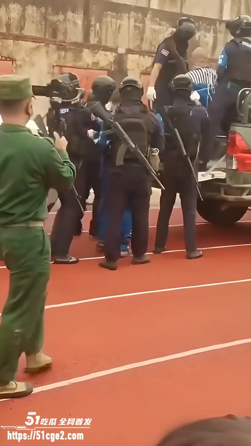 缅甸佤邦 张陶青 公审喊不服 债务纠纷持枪杀债主夫妻 判处死刑游街枪决! 图3