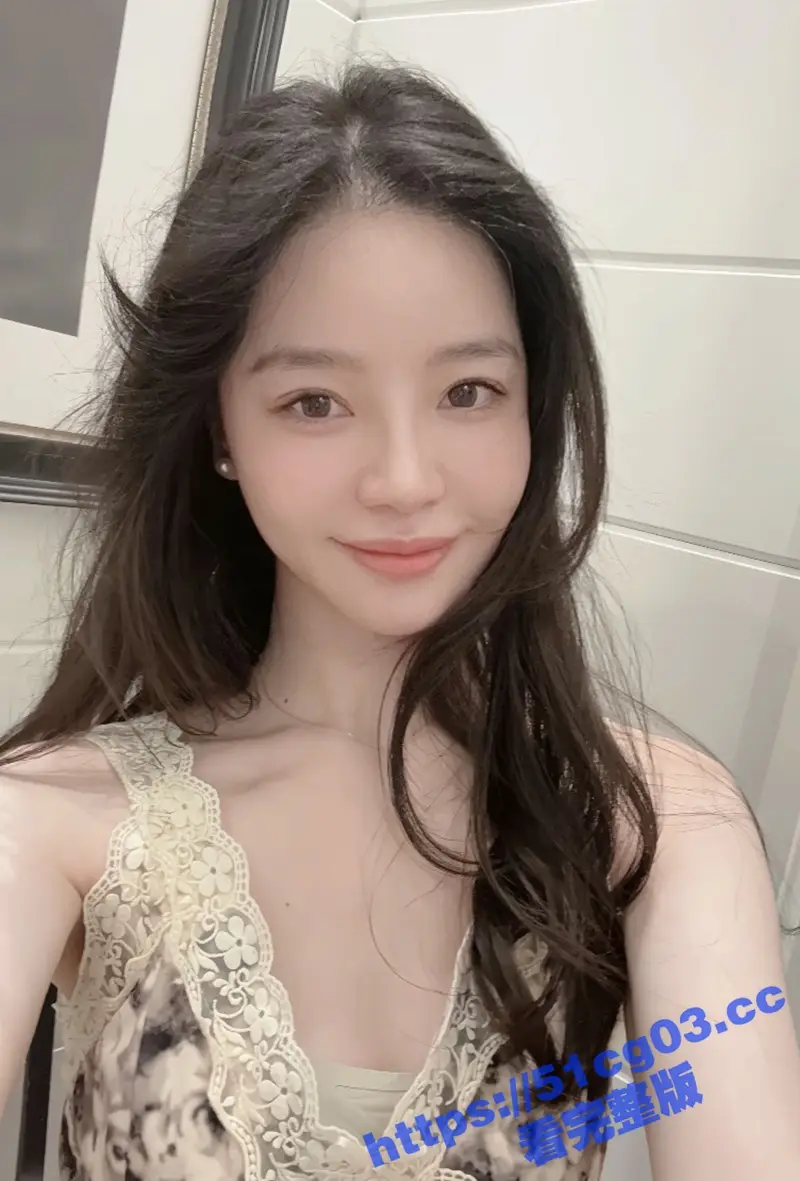 表哥酒后吐真言承认自己有淫妻癖！还给我看嫂子按摩棒自慰的视频！嫂子的淫穴水真多！ 图1