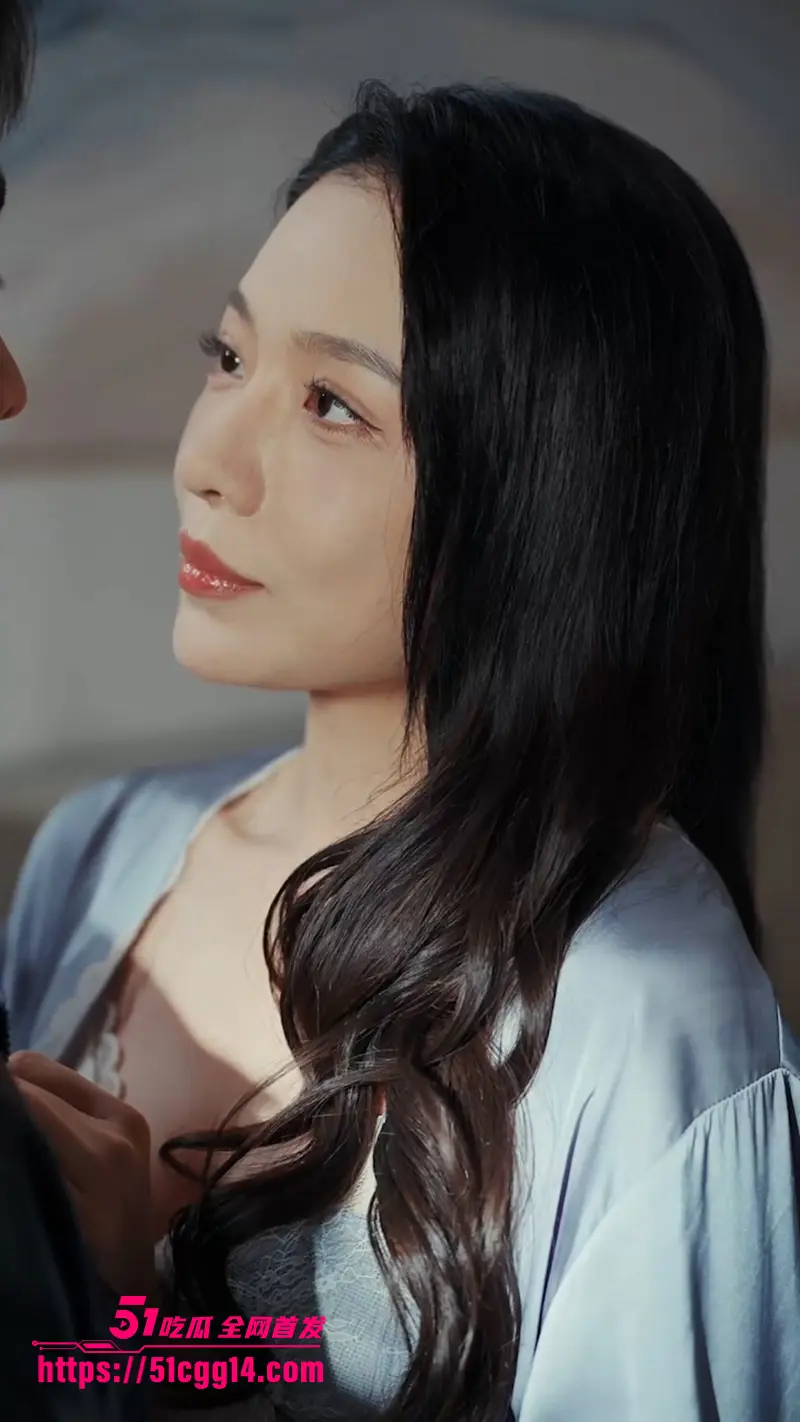 短剧《金风玉露》精英律师陈思语魂穿九零私生女 为破三十年死局与野心勃勃的他缔结盟约！ 图1