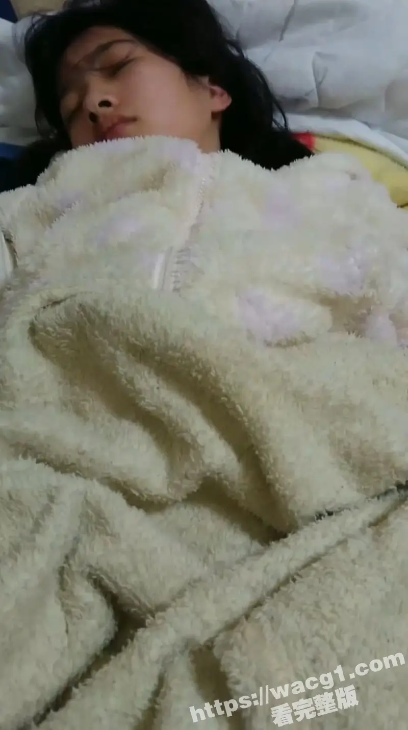 嫩得出水的日本樱花妹和小几把猥琐男在出租屋同居 每天变着花样调教玩弄 小骚逼日渐松弛 真是可惜了! 图4
