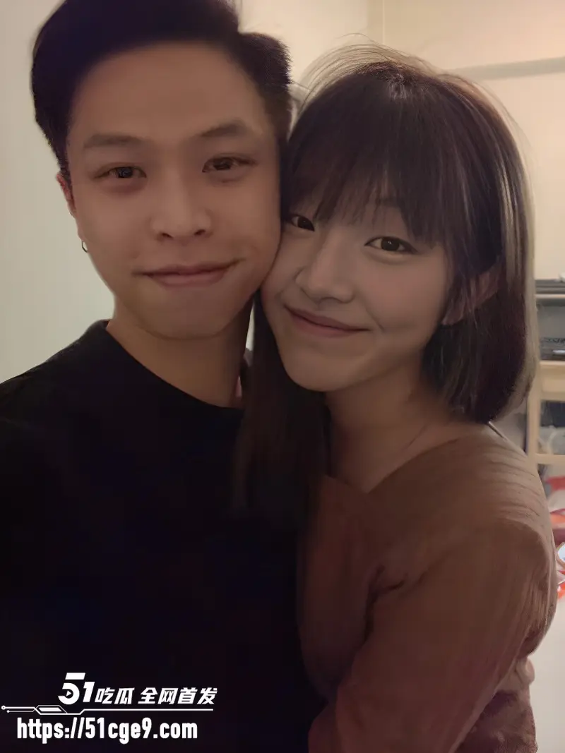 超淫情侣 遭损友泄露 露脸深喉口交大屌 主动骑乘翘臀狂扭 骚爆了! 图1