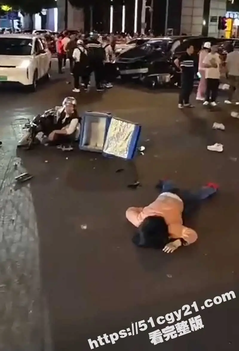福州市鼓楼区 下班高峰期 突发重大车祸 2人身亡 多人受伤 现场画面曝光 简直惨不忍睹! 图3