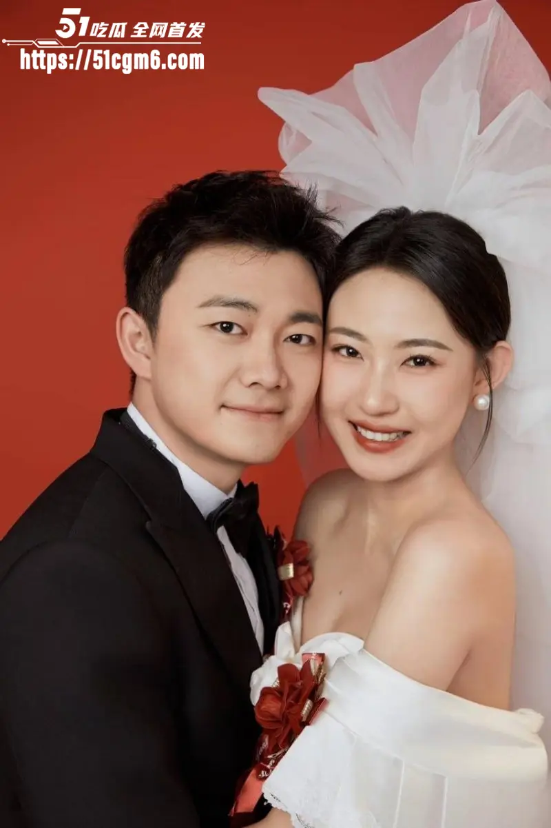 炸裂NTR剧情照进现实 渣男为升职加薪主动献妻 伺候领导客户被轮番内射 满腹野种让绿帽激动不已! 图2