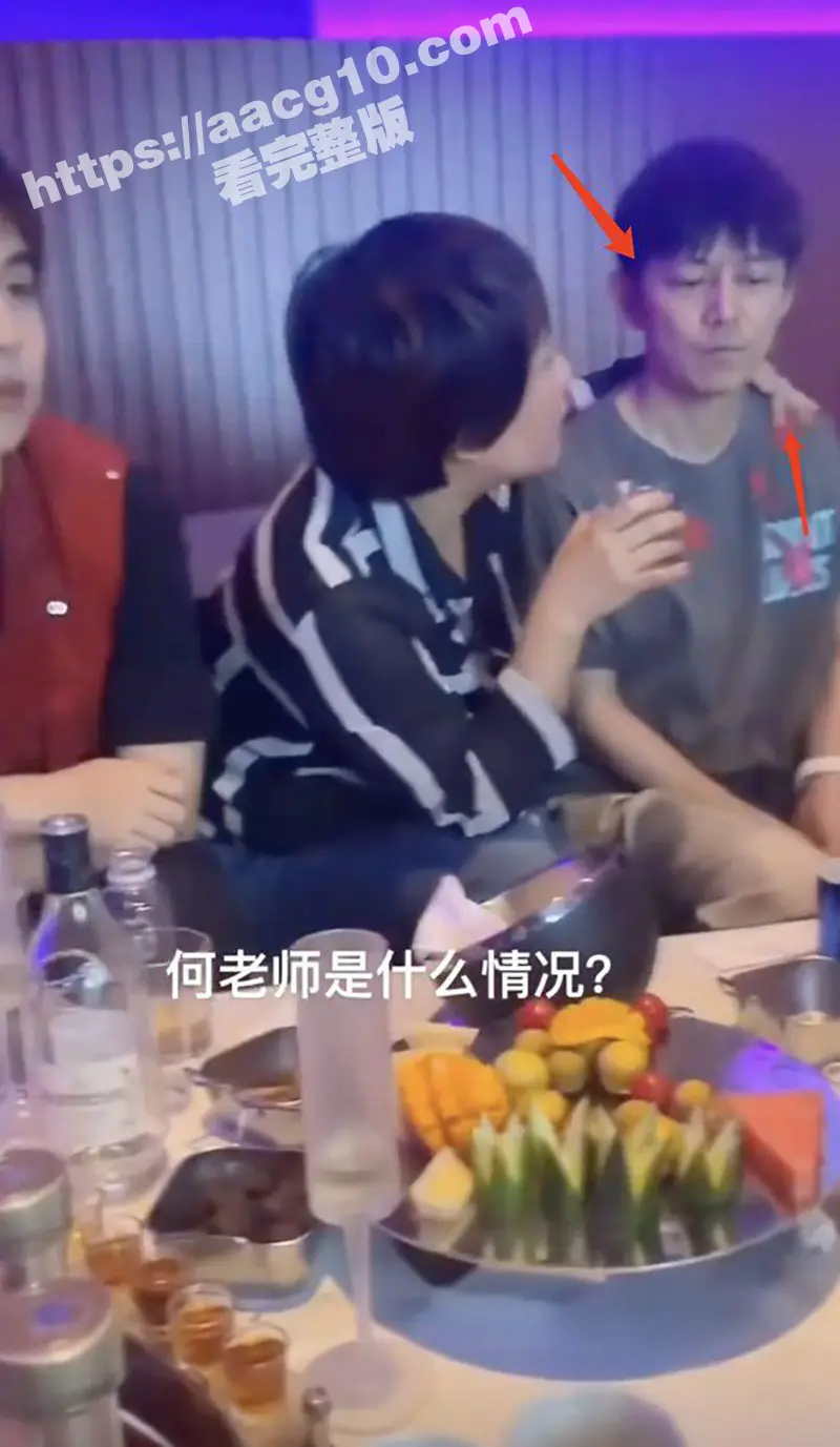 中国人自己的萝莉岛！何炅KTV酒局视频曝光 酒局当男模陪春晚总导演于蕾 富婆快乐球疯狂刷何炅的小鸡鸡 图1