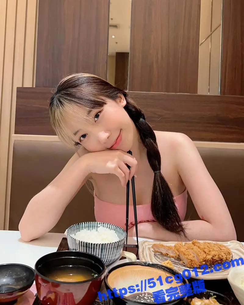 泰国绝美网红 HIGHSSTN 蜂腰翘臀大奶 穿奶牛装和男友激情啪啪 身材逆天 图2