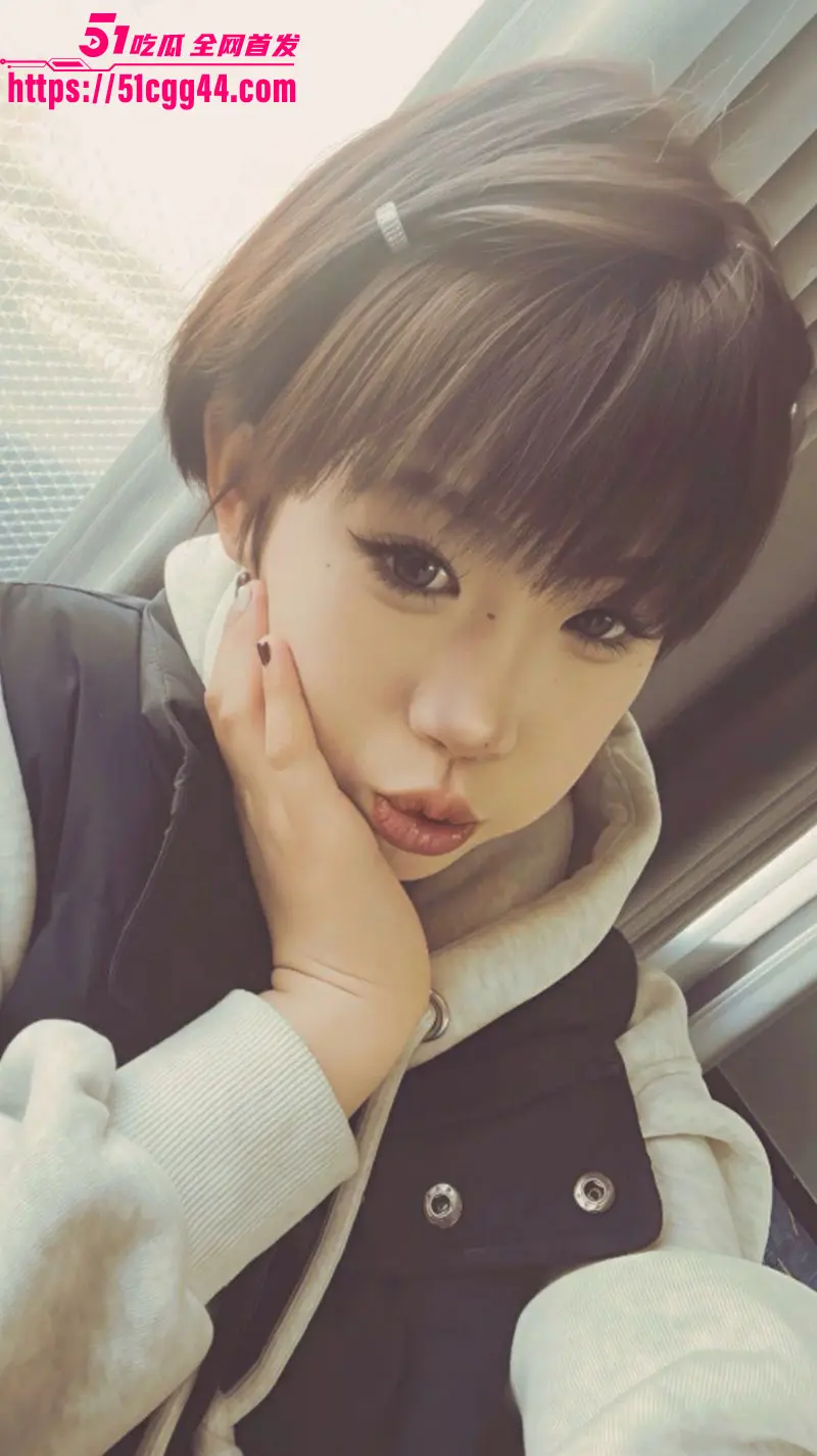 网红精神小妹 遇见你 被黄毛精神小伙征服 可爱小仙女大奶白嫩Q弹白虎粉嫩肥美 后入猛干狂操淫叫震天! 图2