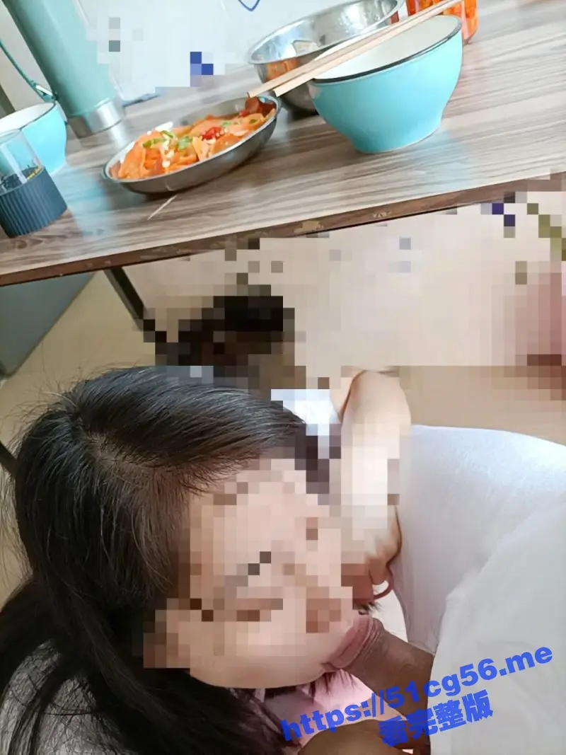 海角原创大神乱伦新作 与亲姐姐背井离乡创业 压力太大只能用性激励疯狂内射！ 图1