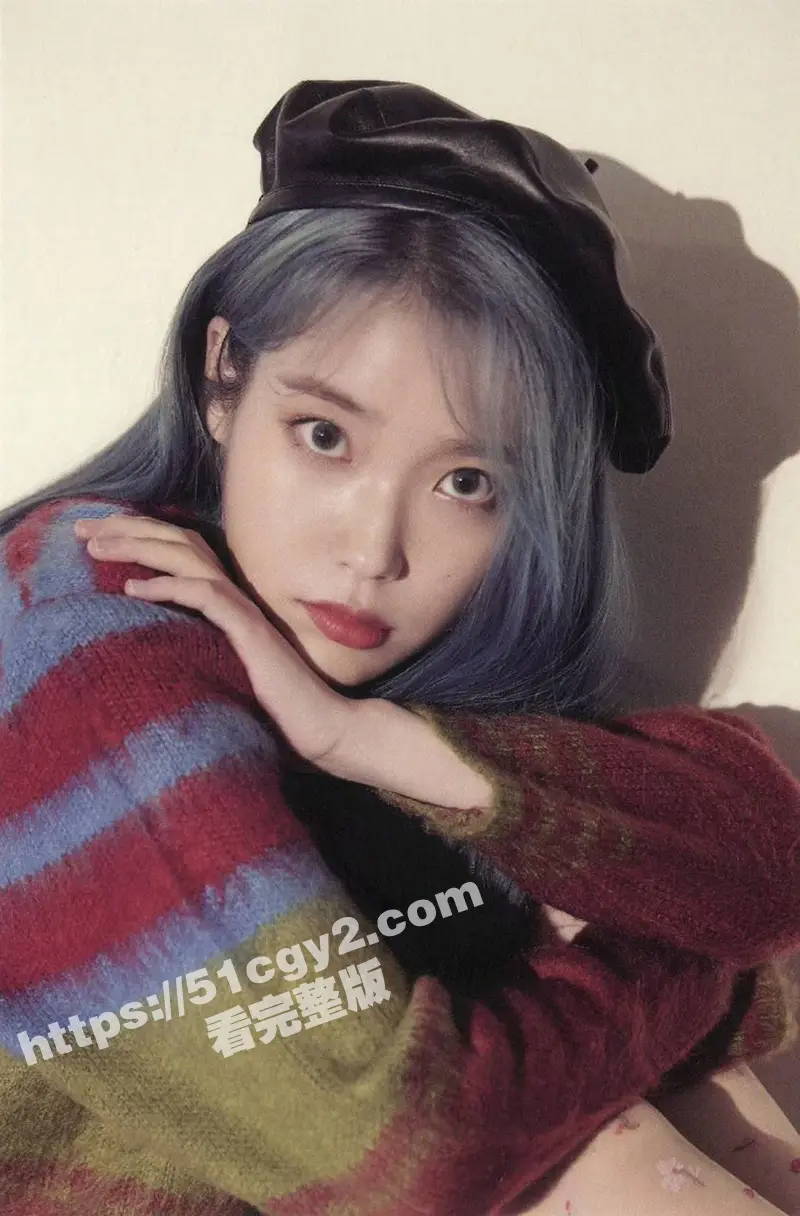韩国歌手IU 李知恩 袖口疑似走光露奶 狗仔拍摄技术是真的强 挺拔的奶子一览无余! 图3