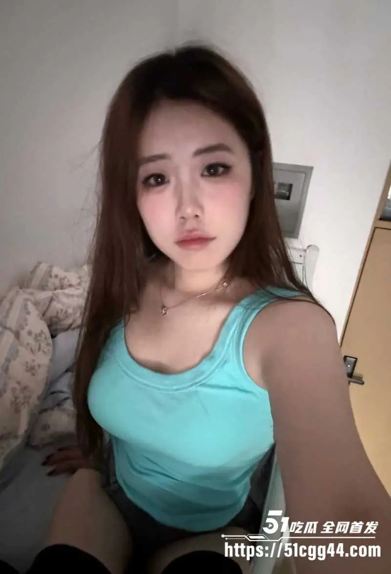 深圳大学反差校花 江婉 约炮视频爆出 完美露脸的小贱狗 主动深喉吞巨屌 玩车震撅臀被爆操！ 图3