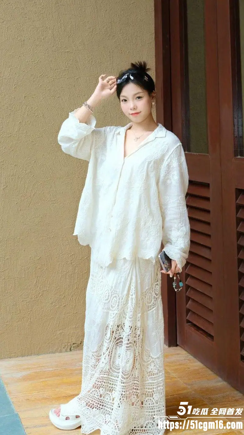 广东佛山反差婊 陈倩瑜 不雅私拍 户外深喉口交 楼道全裸后入狂操 激情十足! 图2