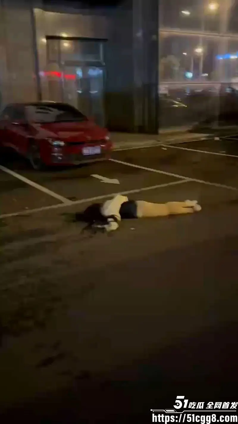 内蒙古迈阿密酒吧 艺术学院驻唱美女 被7个小伙轮奸3小时 惨遭毒打后跳楼身亡 引爆全网怒火！ 图3