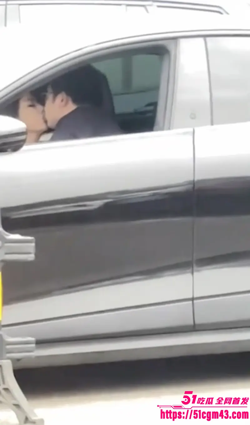 原配当场抓奸丈夫出轨 小三公开承认身份 秒签离婚协议 抛弃妻子恶心至极! 图3