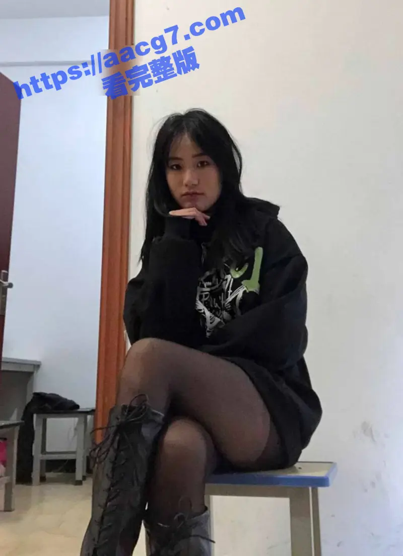 杭州学生妹王佳慧 极品身材美腿修长 兼职摄影模特各种情趣私拍 黑丝淫荡母狗风 勾引金主和大佬 图2