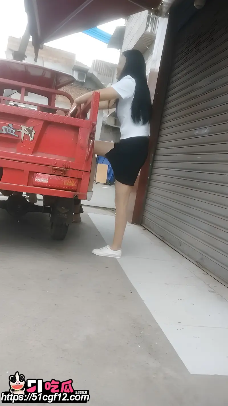 城中村扫街 嫖娼视频 绝美少妇家居服站街 店内抬腿猛干 软肉乱晃太极品! 图1