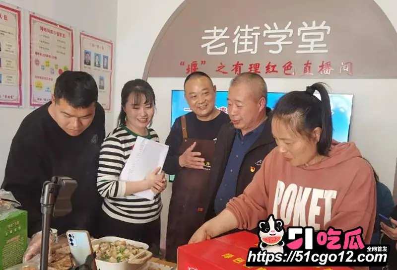 南通如皋吾悦广场 上演抓奸大戏 丈夫小三联手扭打正妻 身份被扒沦为全城笑柄 图10