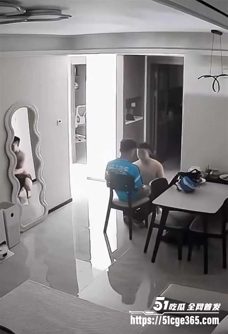 男同小伙 50块钱勾引外卖小哥约炮 监控偷拍视频流出 激情舔屌大战 男男赤裸互啯肉棒! 图1